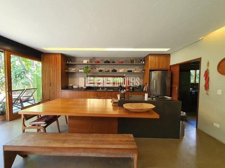 Casa sustentável a 70m da praia de Itamambuca