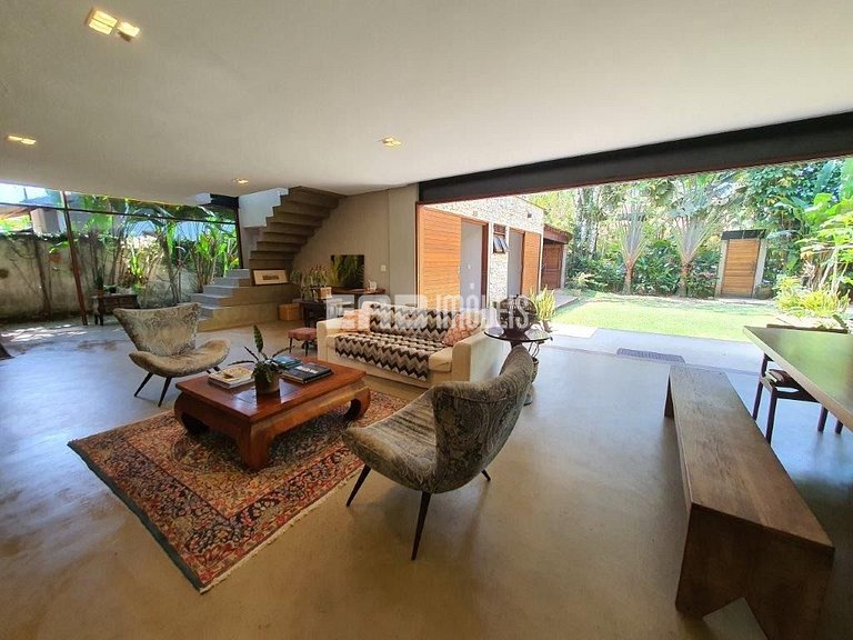 Casa sustentável a 70m da praia de Itamambuca