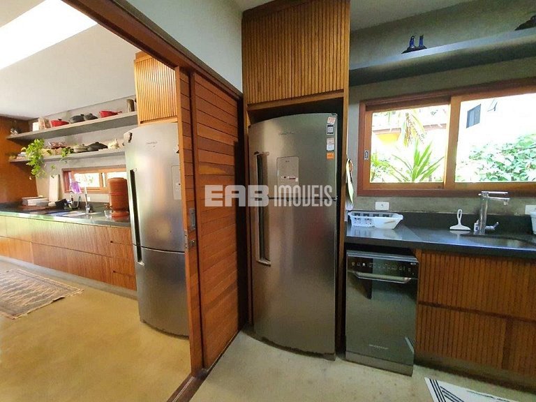 Casa sustentável a 70m da praia de Itamambuca