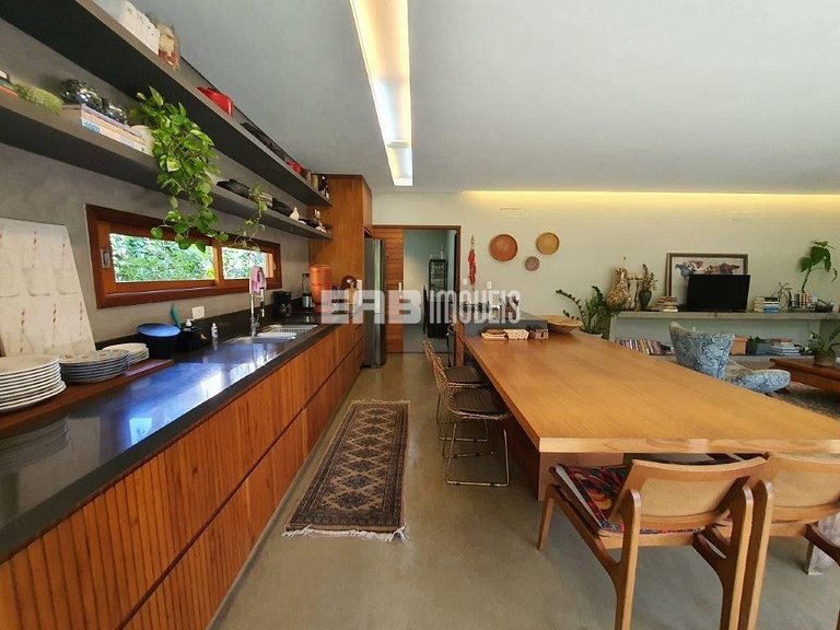 Casa sustentável a 70m da praia de Itamambuca