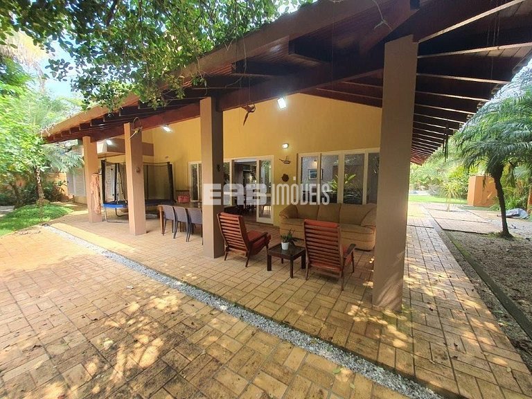 Casa com piscina aquecida, para temporada na Praia de Itamam