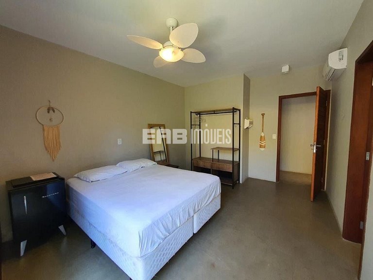 Casa sustentável a 70m da praia de Itamambuca