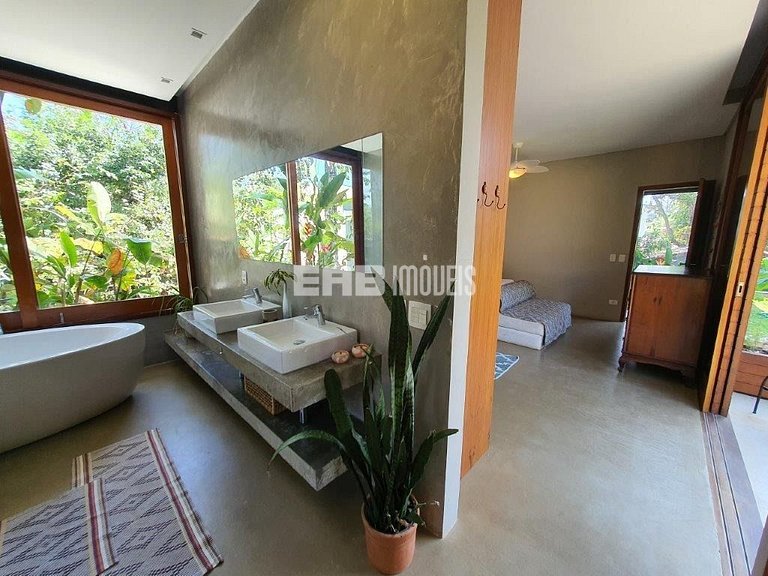 Casa sustentável a 70m da praia de Itamambuca