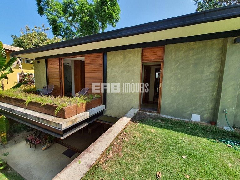 Casa sustentável a 70m da praia de Itamambuca