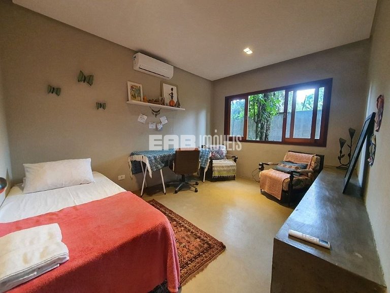 Casa sustentável a 70m da praia de Itamambuca