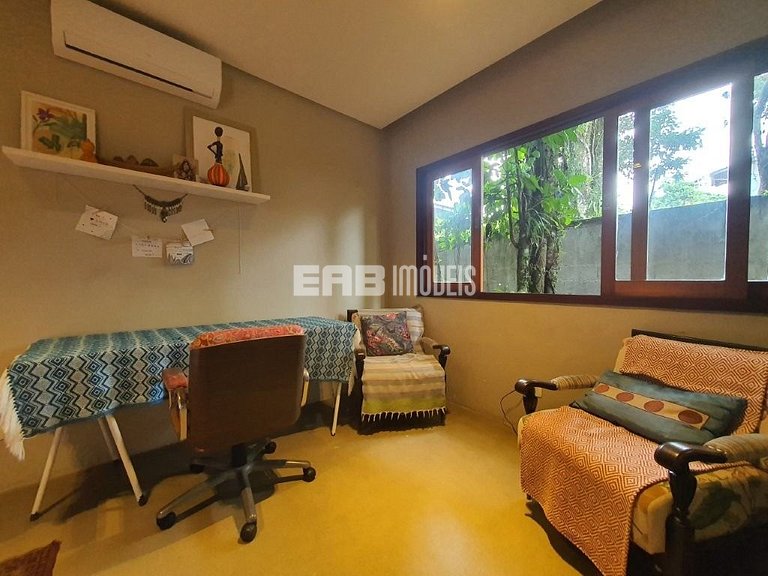 Casa sustentável a 70m da praia de Itamambuca