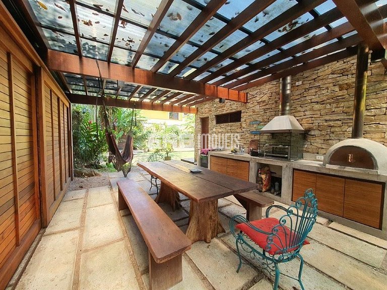 Casa sustentável a 70m da praia de Itamambuca