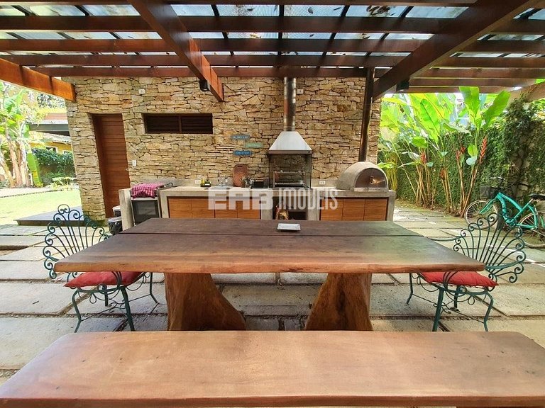 Casa sustentável a 70m da praia de Itamambuca