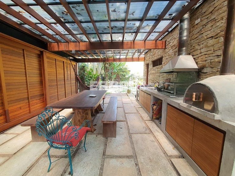 Casa sustentável a 70m da praia de Itamambuca