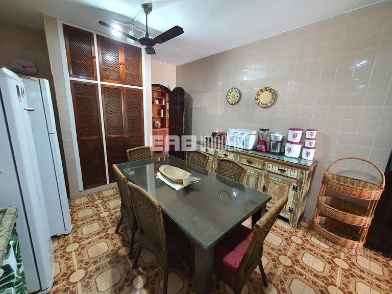 Casa com 3 dormitórios e churrasqueira a 80m do mar