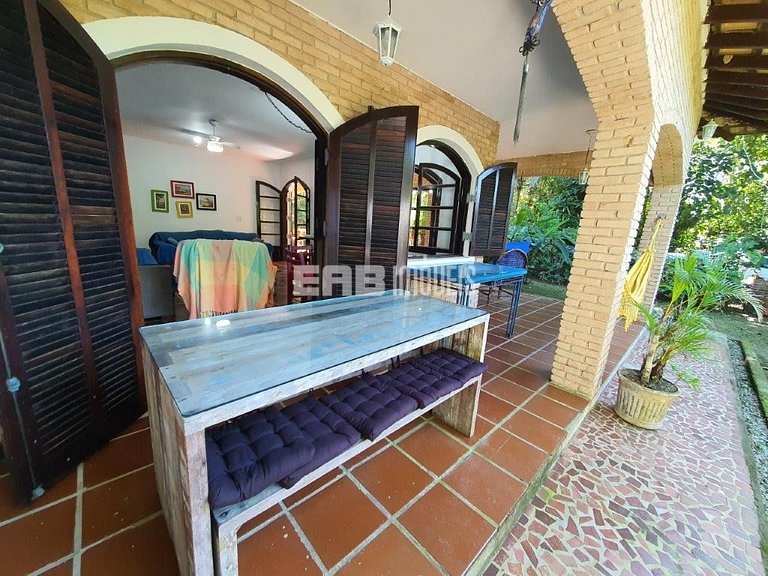 Casa com 3 dormitórios e churrasqueira a 80m do mar