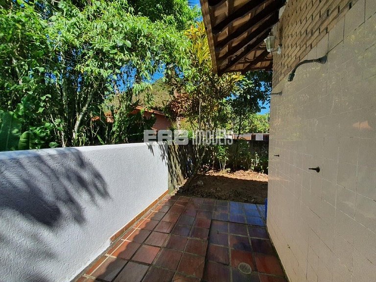 Casa com 3 dormitórios e churrasqueira a 80m do mar