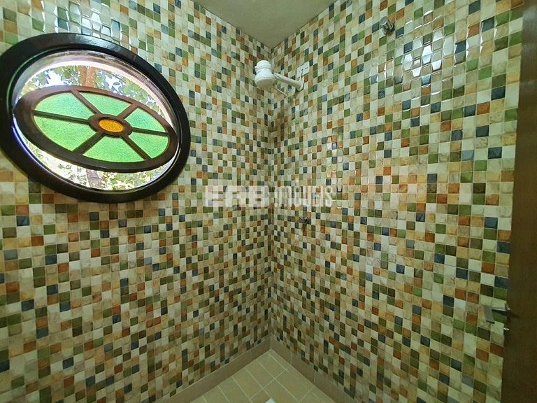 Casa com 3 dormitórios e churrasqueira a 80m do mar