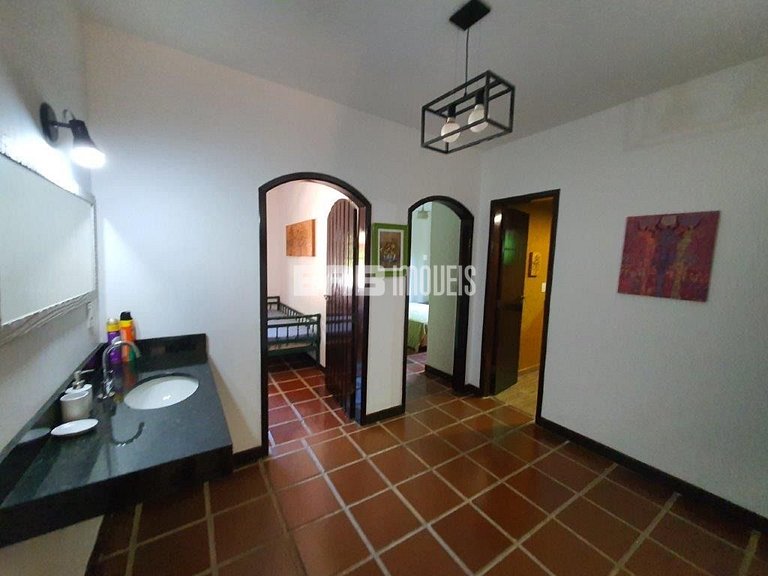 Casa com 3 dormitórios e churrasqueira a 80m do mar