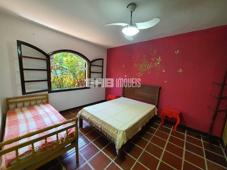 Casa com 3 dormitórios e churrasqueira a 80m do mar