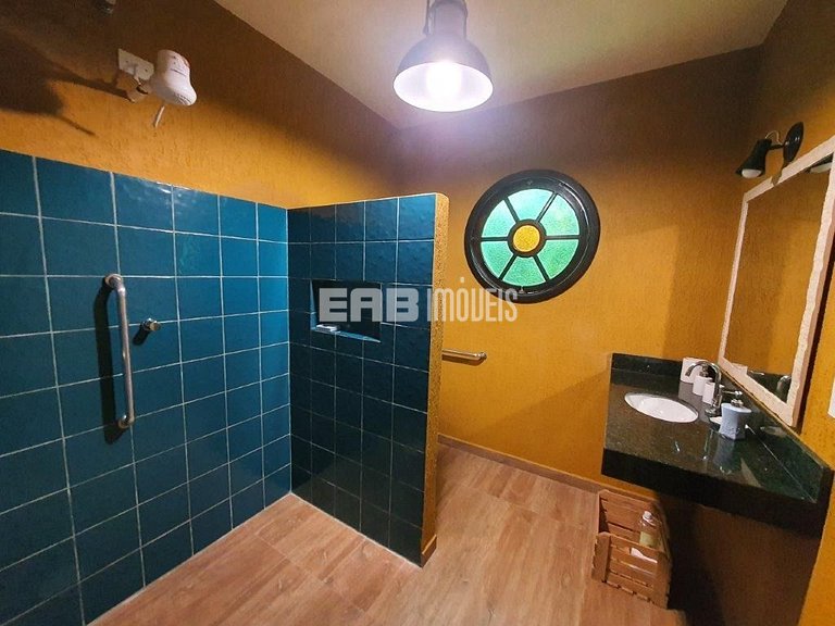 Casa com 3 dormitórios e churrasqueira a 80m do mar