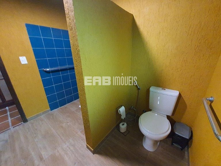 Casa com 3 dormitórios e churrasqueira a 80m do mar