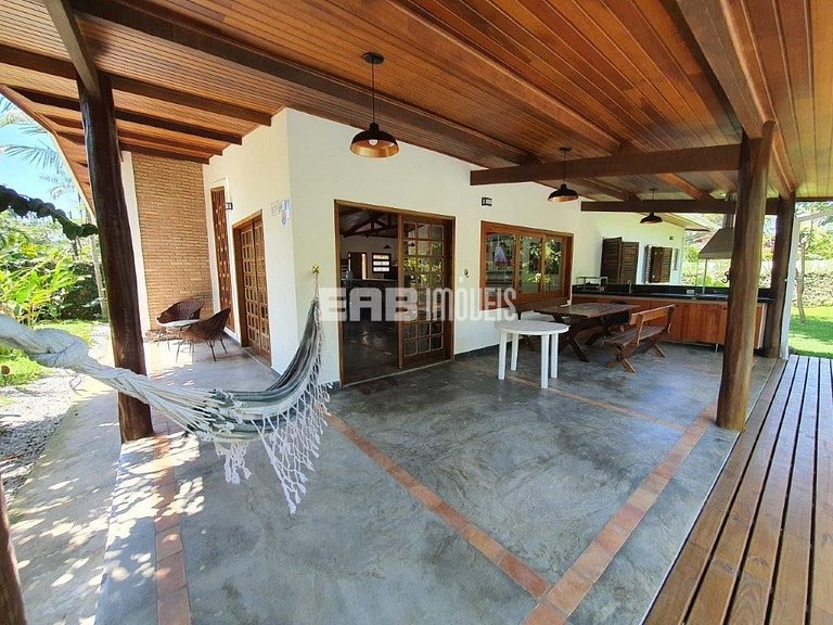 Casa a 130m do mar para locação de temporada em Itamambuca,