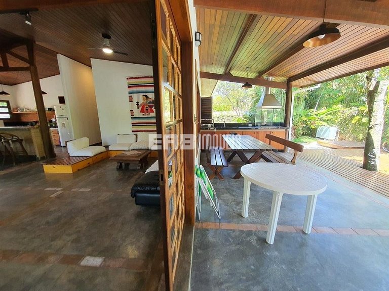 Casa a 130m do mar para locação de temporada em Itamambuca,