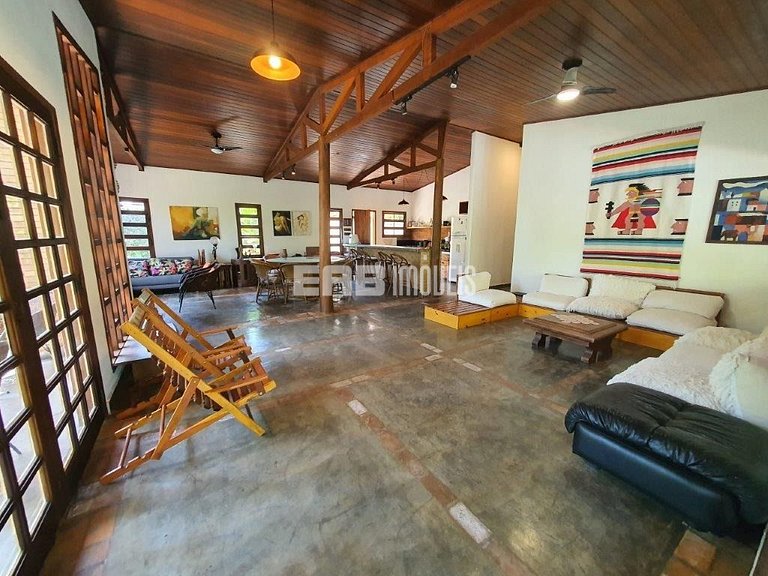 Casa a 130m do mar para locação de temporada em Itamambuca,