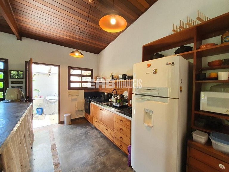 Casa a 130m do mar para locação de temporada em Itamambuca,