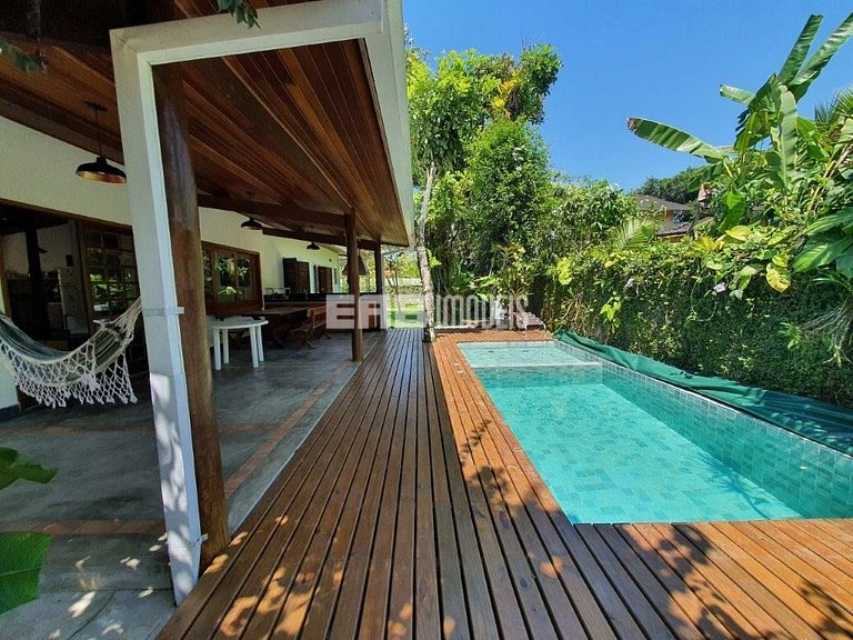 Casa a 130m do mar para locação de temporada em Itamambuca,