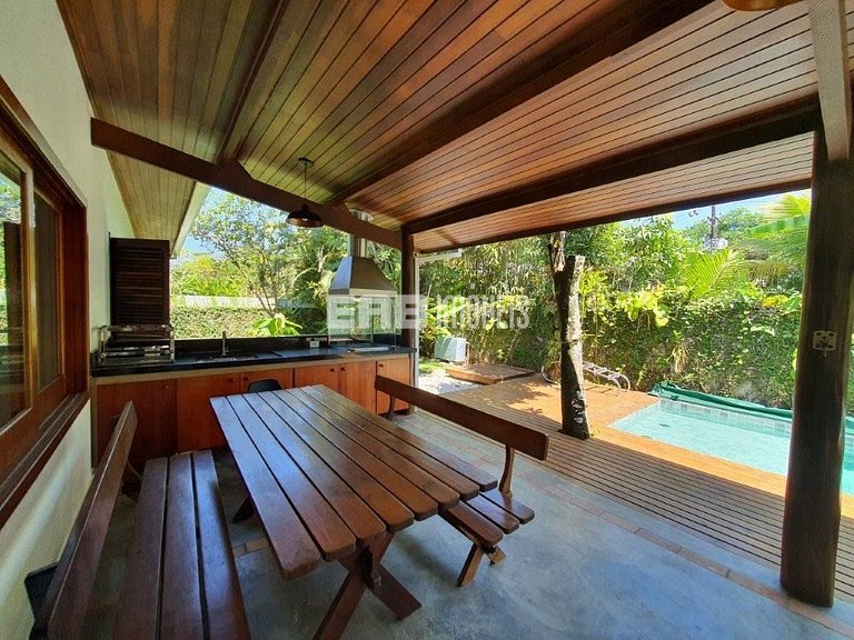 Casa a 130m do mar para locação de temporada em Itamambuca,