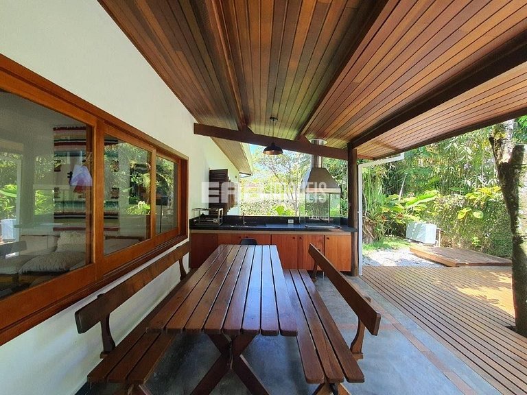 Casa a 130m do mar para locação de temporada em Itamambuca,