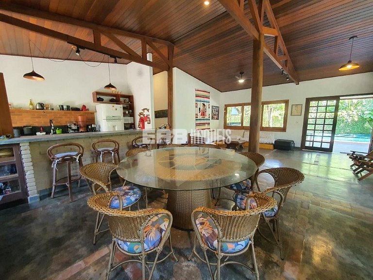 Casa a 130m do mar para locação de temporada em Itamambuca,