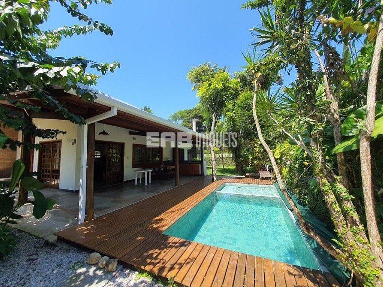 Casa a 130m do mar para locação de temporada em Itamambuca,