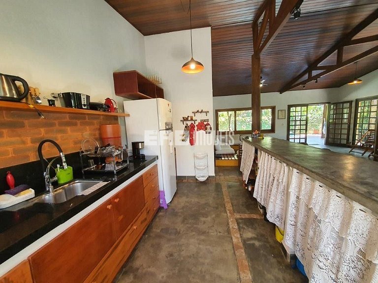 Casa a 130m do mar para locação de temporada em Itamambuca,