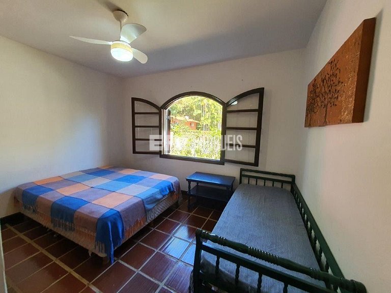 Casa com 3 dormitórios e churrasqueira a 80m do mar