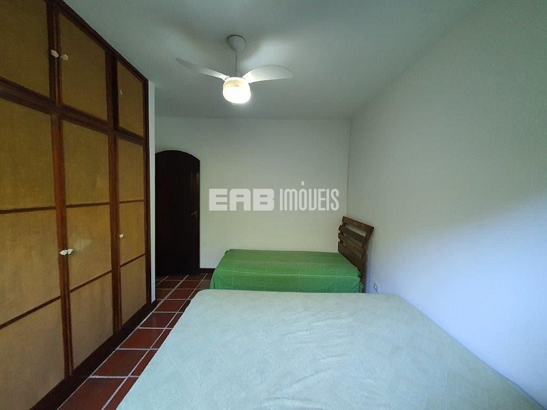 Casa com 3 dormitórios e churrasqueira a 80m do mar