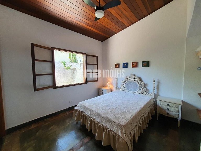 Casa a 130m do mar para locação de temporada em Itamambuca,