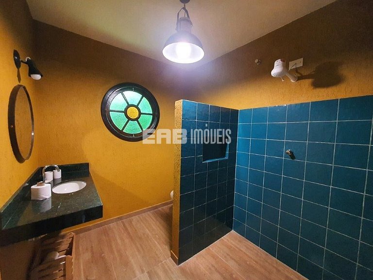 Casa com 3 dormitórios e churrasqueira a 80m do mar