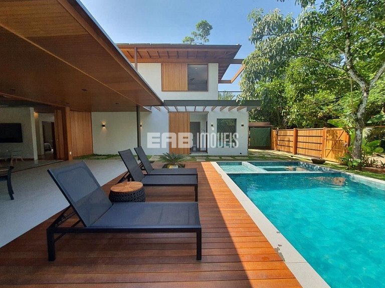 Casa de alto padrão com piscina, jacuzzi aquecida, sauna e c