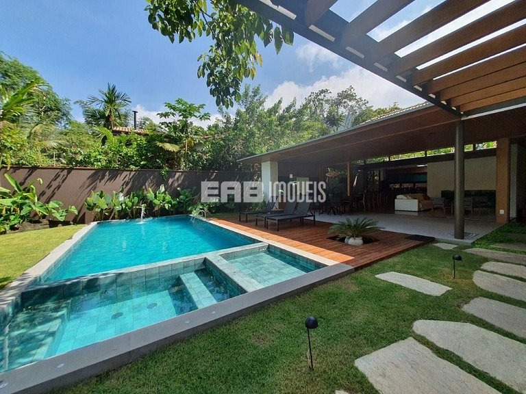 Casa de alto padrão com piscina, jacuzzi aquecida, sauna e c