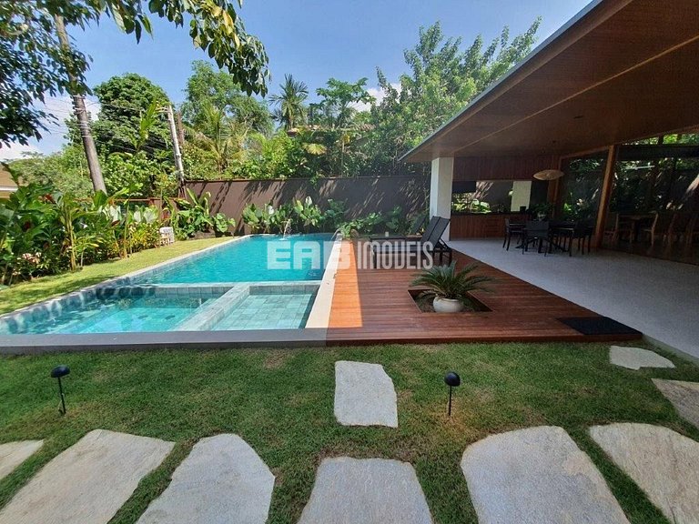 Casa de alto padrão com piscina, jacuzzi aquecida, sauna e c