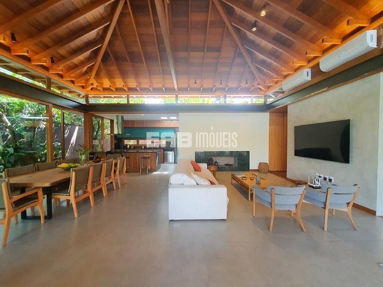 Casa de alto padrão com piscina, jacuzzi aquecida, sauna e c