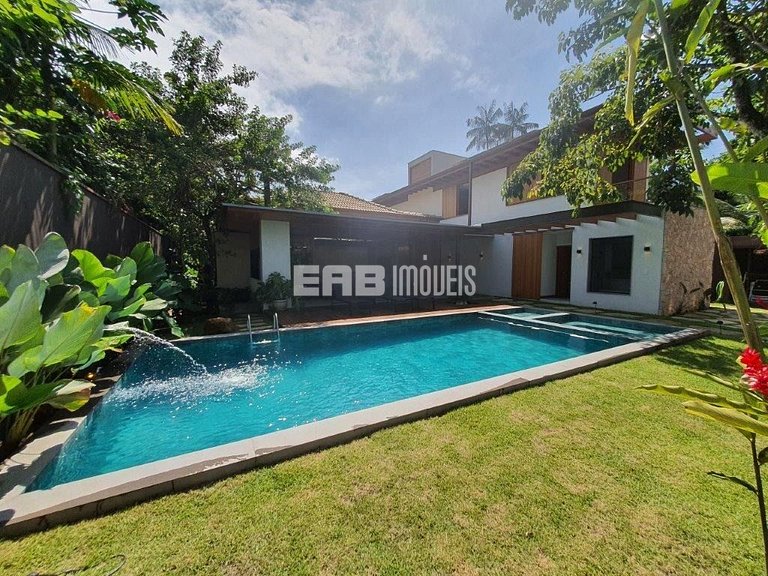 Casa de alto padrão com piscina, jacuzzi aquecida, sauna e c