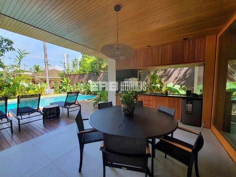 Casa de alto padrão com piscina, jacuzzi aquecida, sauna e c