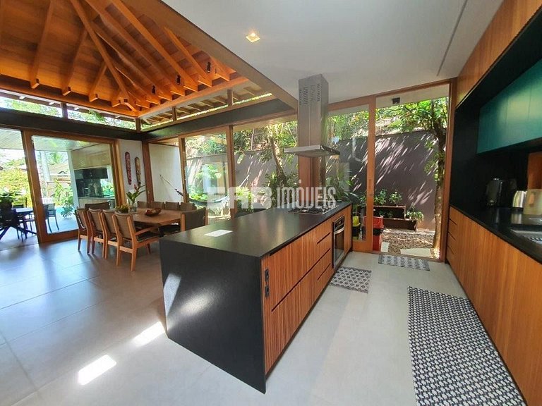 Casa de alto padrão com piscina, jacuzzi aquecida, sauna e c