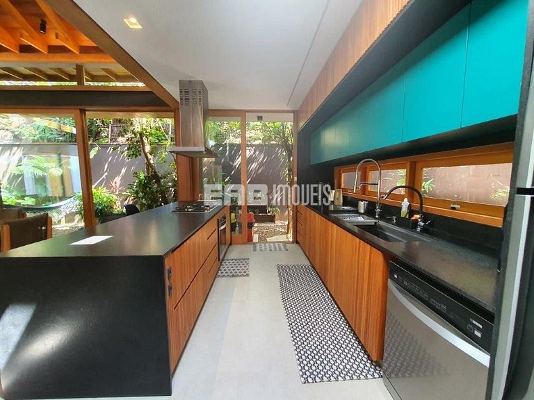 Casa de alto padrão com piscina, jacuzzi aquecida, sauna e c