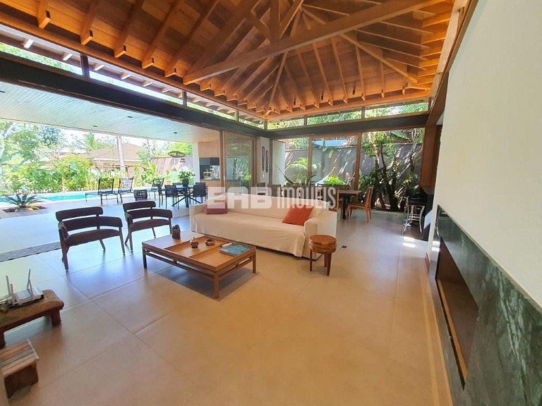 Casa de alto padrão com piscina, jacuzzi aquecida, sauna e c