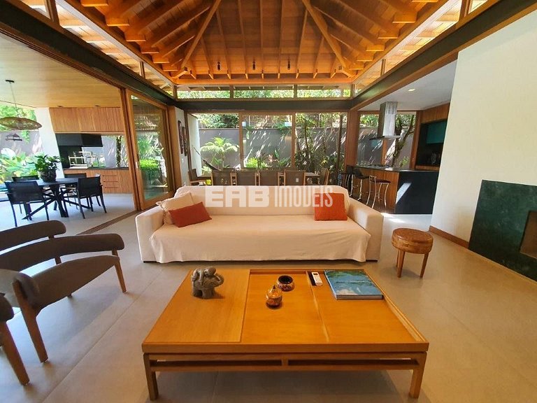 Casa de alto padrão com piscina, jacuzzi aquecida, sauna e c