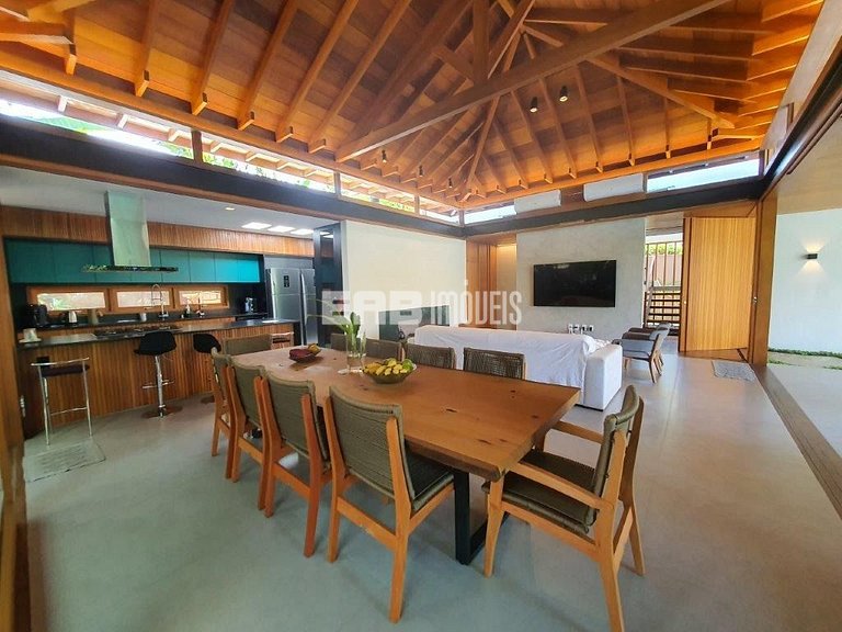 Casa de alto padrão com piscina, jacuzzi aquecida, sauna e c