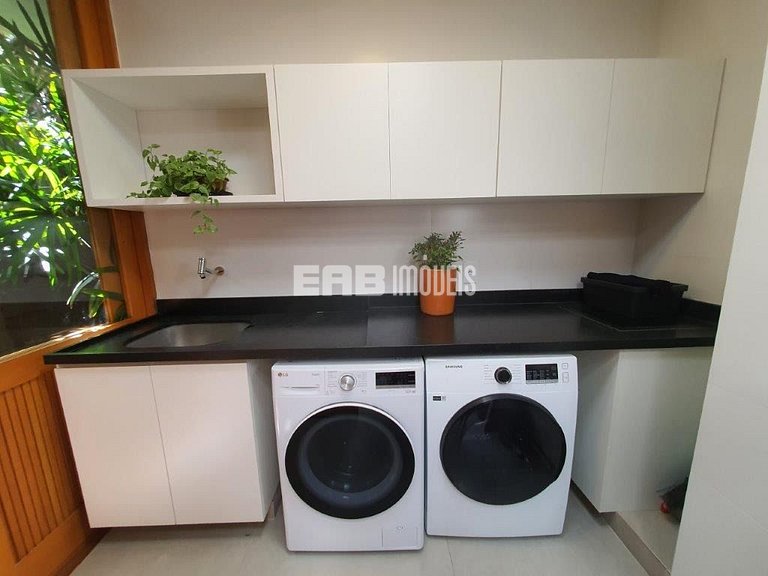 Casa de alto padrão com piscina, jacuzzi aquecida, sauna e c