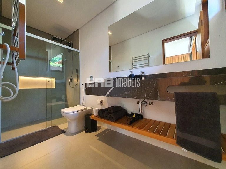 Casa de alto padrão com piscina, jacuzzi aquecida, sauna e c