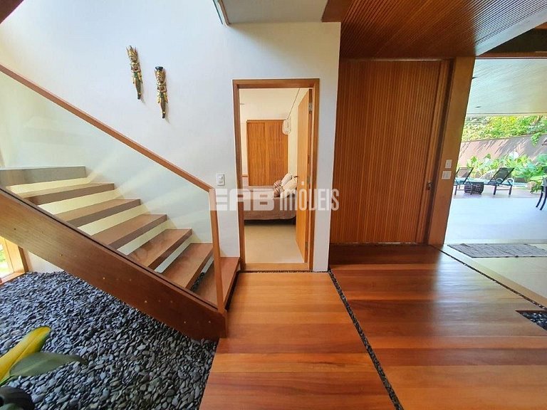 Casa de alto padrão com piscina, jacuzzi aquecida, sauna e c