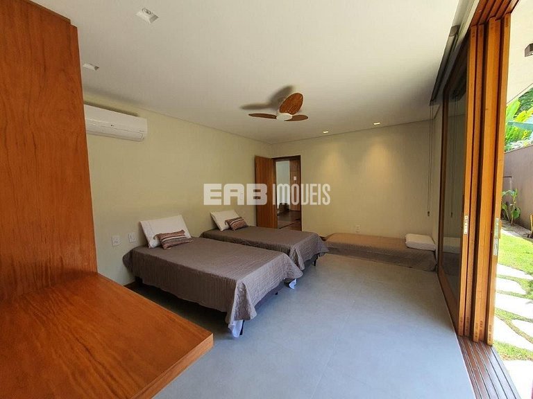 Casa de alto padrão com piscina, jacuzzi aquecida, sauna e c